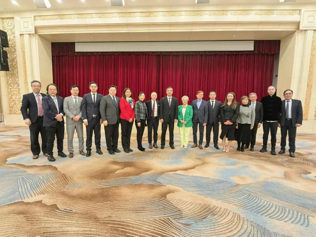 聚焦2024青島兩會 | 青島市委書記曾贊榮會見港澳委員